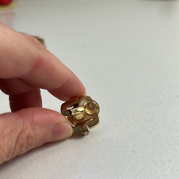 VTG St. John topaz floating set clip on earrings gold - Picture 2 of 2